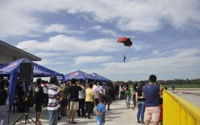 Skydiving exhibition stuns Binalonians