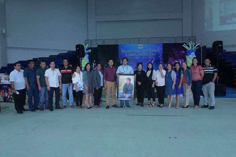 Binalonan Municipal employees pay tribute to Mayor Guico & 4 other retirees