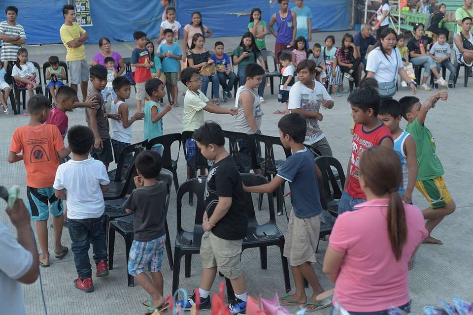 LGU Binalonan hosts Christmas party for kids